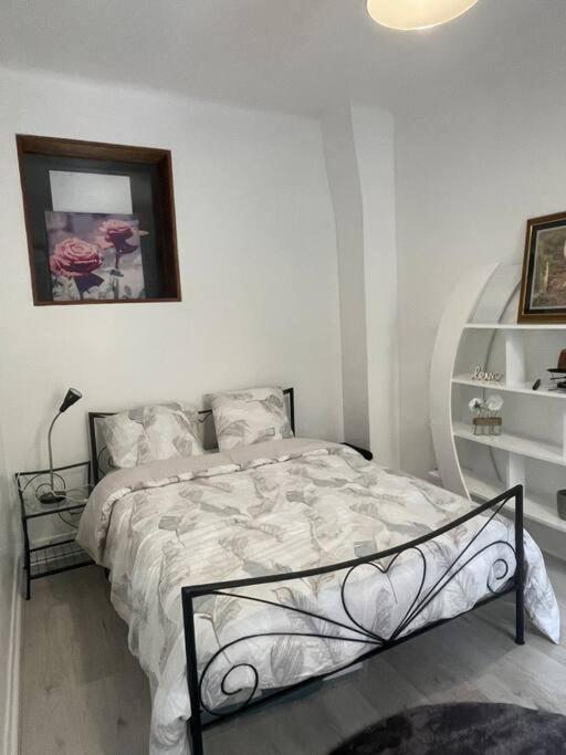 Cosy Apartment In Paris Saint-Ouen  Bagian luar foto